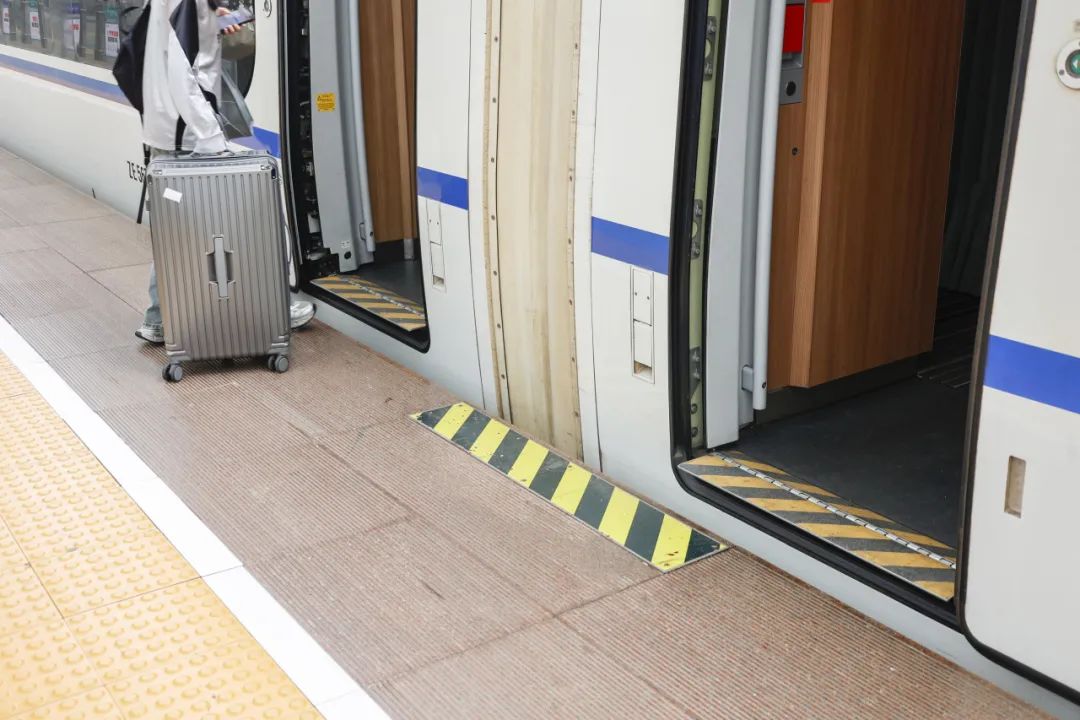 高鐵行李放置規(guī)范_乘車(chē)安全注意事項(xiàng)_出行提示
