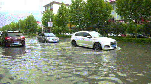 雨天開車注意事項_出行提示_雨天安全出行