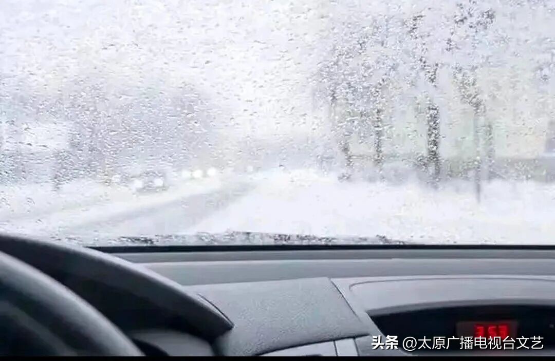 駕車出行前的準備_出行提示_駕駛雪天車輛注意事項