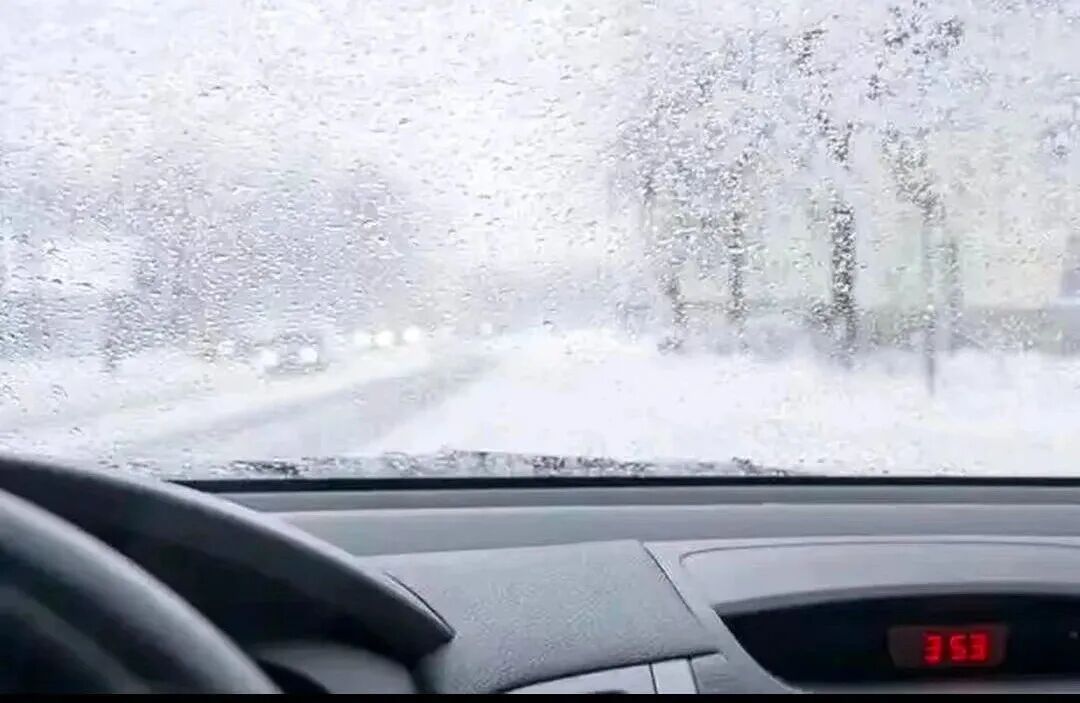 駕駛雪天車(chē)輛的安全技巧_出行提示_駕車(chē)出行前的準(zhǔn)備