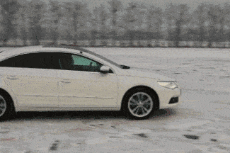 降雪天氣開車注意事項(xiàng)_雪地行車安全技巧_出行提示
