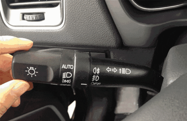 出行提示_雨雪天安全駕駛技巧_冰雪路面行車注意事項(xiàng)