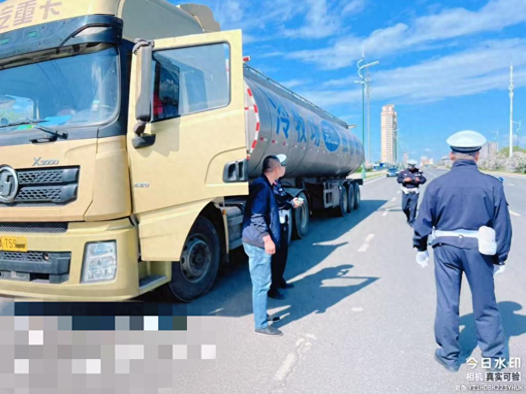 哈爾濱交警夏防行動(dòng)_禁行_大貨車超限超載整治