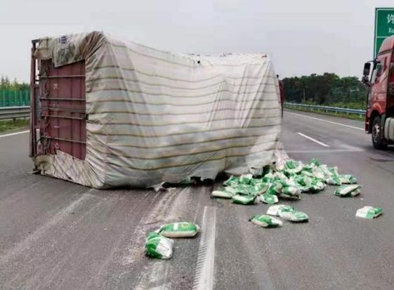 非法改裝貨車危害_出行提示_改裝貨車安全隱患