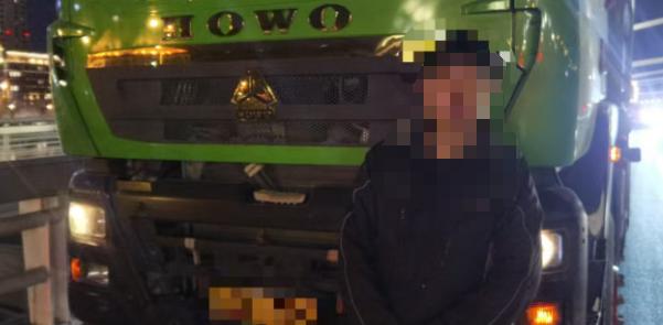 禁行_冬季行動大貨車闖禁行_天津交警查處闖禁行貨車