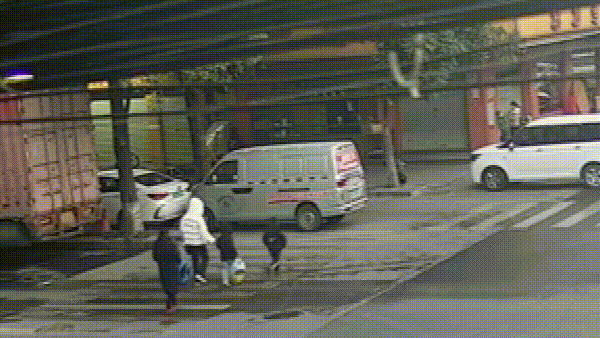 出行提示_中小學(xué)生交通安全意識(shí)_寒假交通安全提示