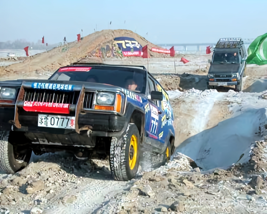 低速通過碎石路_越野駕駛技巧_路況
